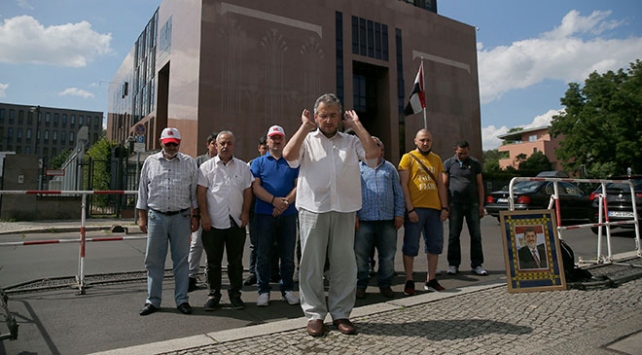 Berlin'de Mursi için gıyabi cenaze namazı kılındı