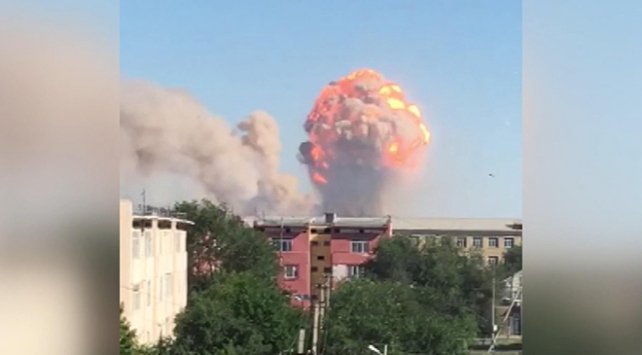 Kazakistanda orduya ait depoda art arda patlama