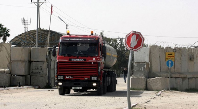 İsrail Gazzeye akaryakıt girişini durdurdu