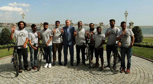 Cumhurbaşkanı Erdoğan Medine'ye doğru pedal çeviren grubu kabul etti
