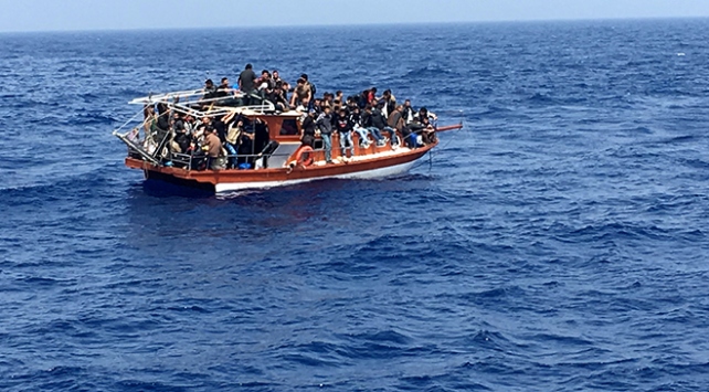Ege Denizi'nde 143 düzensiz göçmen yakalandı