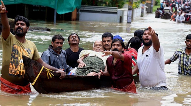 Güney Asyada muson yağmurları 100den fazla can aldı