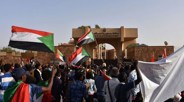 Sudan'da İhvan mensuplarının ülkeyi terk etmeleri istendi