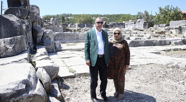 Cumhurbaşkanı Erdoğan, Stratonikeia Antik Kentini ziyaret etti