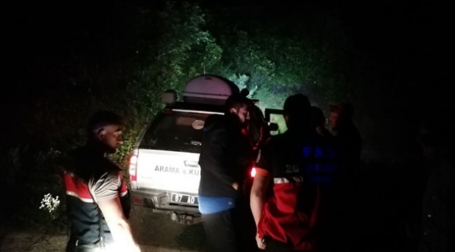 Zonguldak'ta kayalıklarda mahsur kalan 6 kişi kurtarıldı