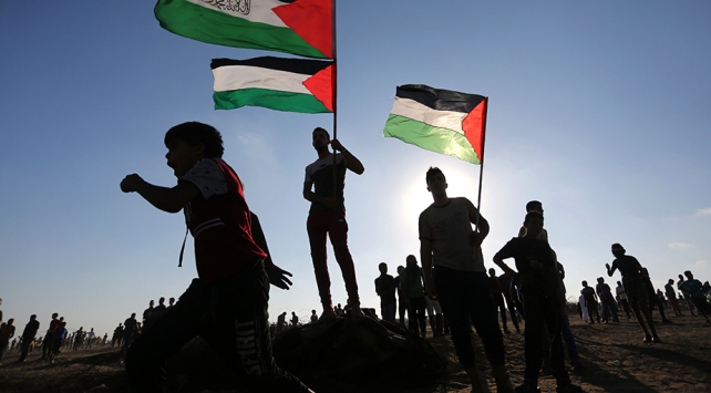 İsrail askerleri Gazze'de iki Filistinliyi şehit etti