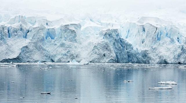 Antarktika'dan 315 milyar tonluk buz dağı kütlesi koptu