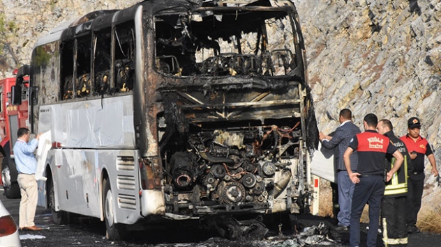 Muğlada yolcu otobüsü yandı
