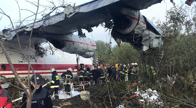 Ukraynada uçak kazası: 4 ölü, 3 yaralı