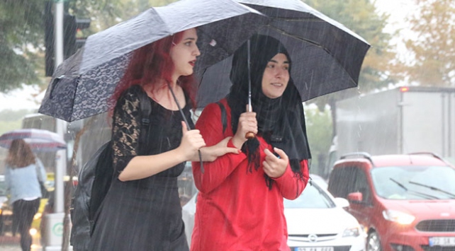 Beklenen yağış Edirnede başladı