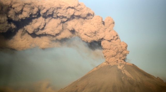 Popocatepetl yanardağı kül püskürtmeye devam ediyor