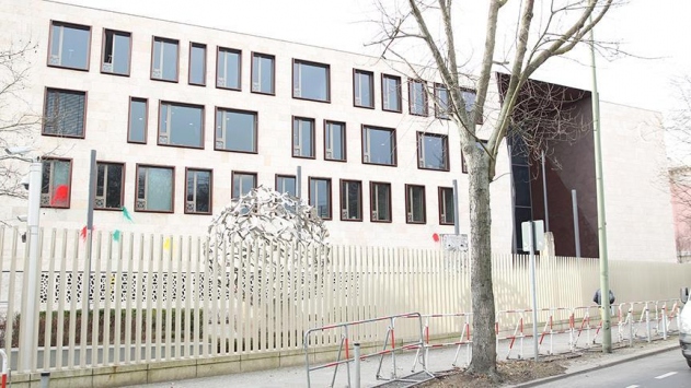 Türkiye'nin Berlin Büyükelçiliği'ne ait araç kundaklandı