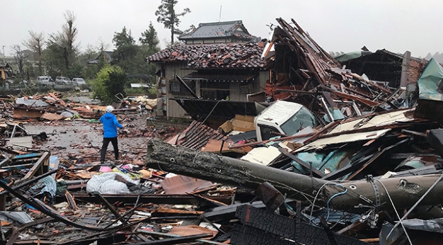 Japonya'da son 60 yılın en şiddetli tayfunu yaşanıyor