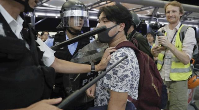 Hong Kong'da hafta sonu düzenlenen protestolarda 201 kişi gözaltına alındı
