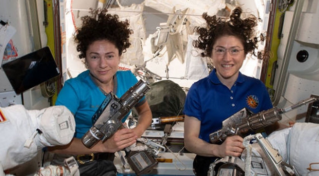 NASA'dan bir ilk Sadece kadınlardan oluşan ekip uzay yürüyüşü yaptı