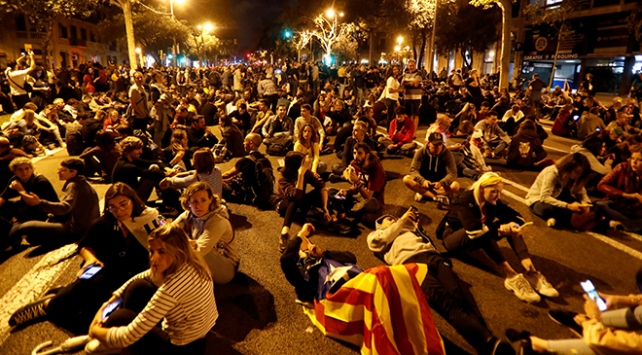 Katalonya'da birinci haftasını dolduran gösterilerde bilanço ağır