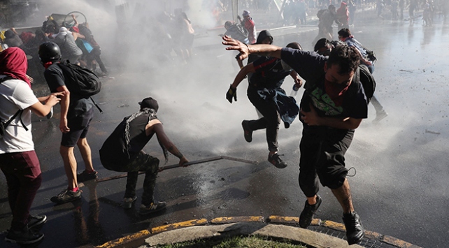 Şili'de hükümet protestolara çözüm arayışında