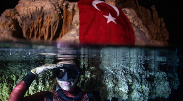 Şahika Ercümenden paletsiz dalışta dünya rekoru