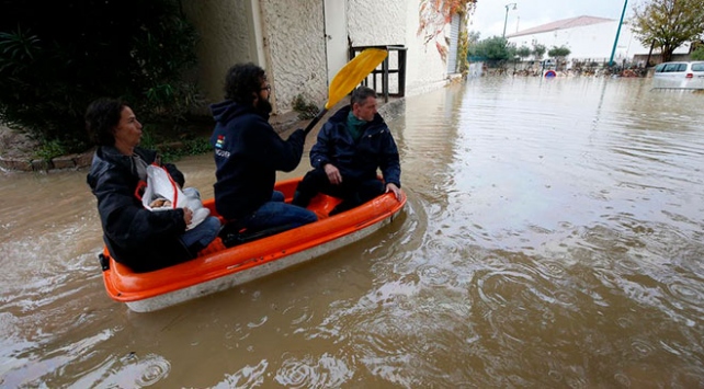 Avrupada sel felaketi 9 can aldı