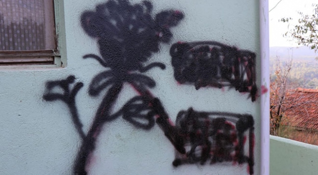 İzmirde Alevi vatandaşların evlerine yazılan duvar yazılarına soruşturma