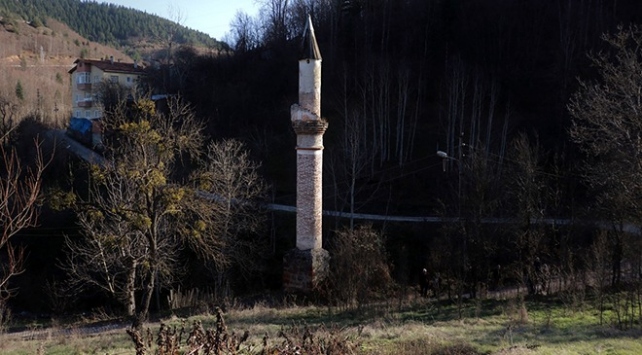 82 yıldır zamana direnen camisiz minare