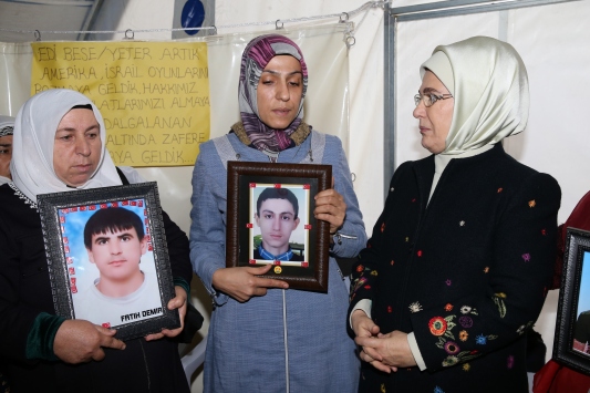 Emine Erdoğandan Diyarbakır annelerine ziyaret