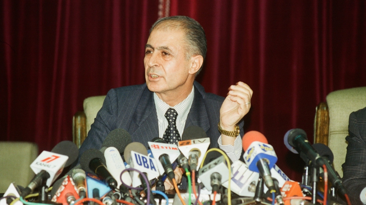 Sürecin iktidar partisi olan Refah Partisi (RP), Anayasa Mahkemesi`nin 16 Ocak 1998`deki kararı ile kapatıldı. Kapatma kararını dönemin Anayasa Mahkemesi Başkanı Ahmet Necdet Sezer açıkladı. (Arşiv)