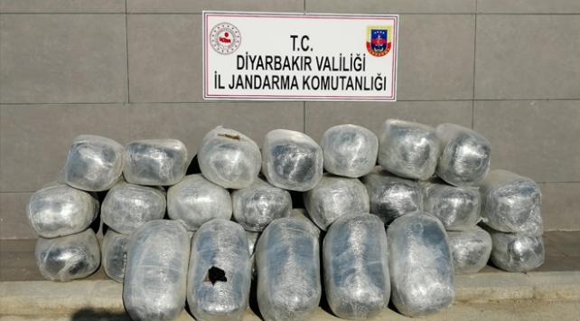 Diyarbakırda 305 kilogram esrar ele geçirildi