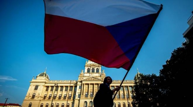 Çekya, iki Rus diplomatı sınır dışı etme kararı aldı