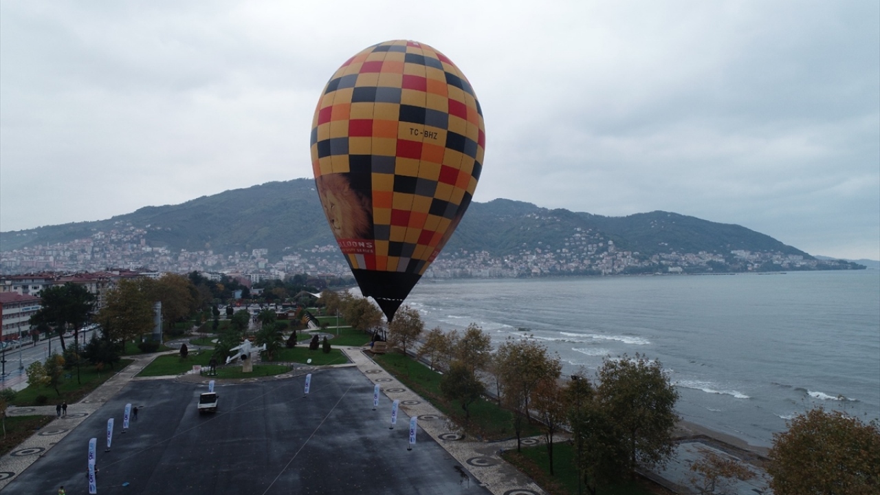 Aybastı ilçesinde menderesleriyle ünlü Perşembe Yaylası`nda ilk kez balon uçuşu denemelerini yapan Büyükşehir Belediyesi, Altınordu ilçesi semalarında da test uçuşu gerçekleştirdi.
