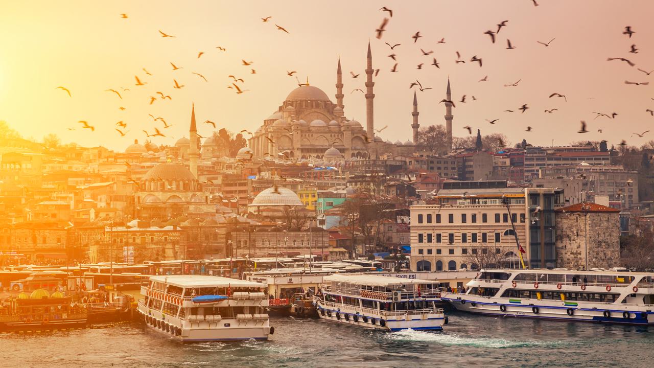 İstanbul&#039;u 8 ayda 11,5 milyon yabancı turist ziyaret etti