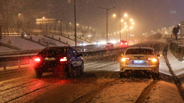 İstanbulda kar yağışı etkisini sürdürüyor
