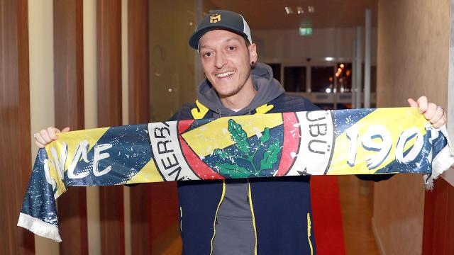 Mesut Özil resmen Fenerbahçede