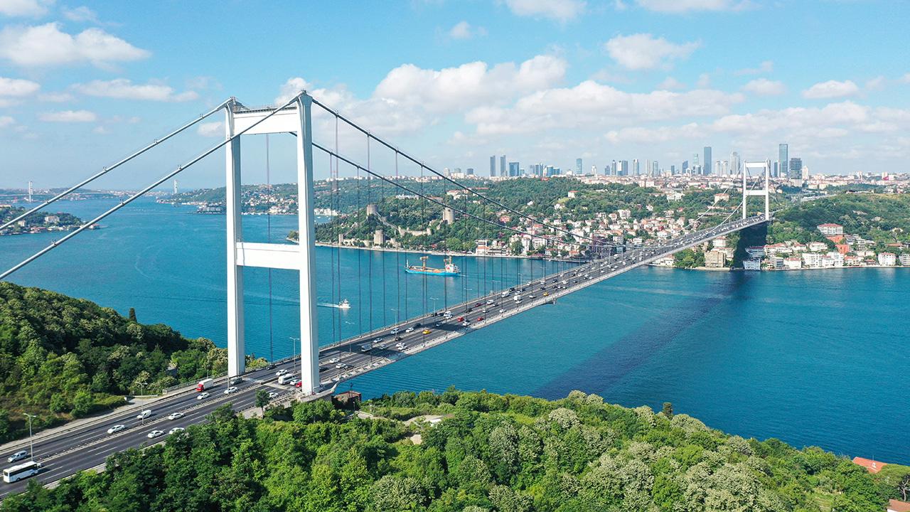 İstanbul Boğazı&#039;nda gemi trafiği askıya alındı