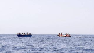 İtalya Sahil Güvenliği 305 göçmeni kurtardı