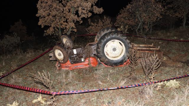 Manisada şarampole devrilen traktörün sürücüsü öldü