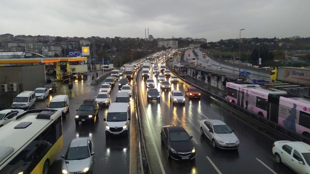 İstanbulda trafik yoğunluğu yüzde 85e yükseldi