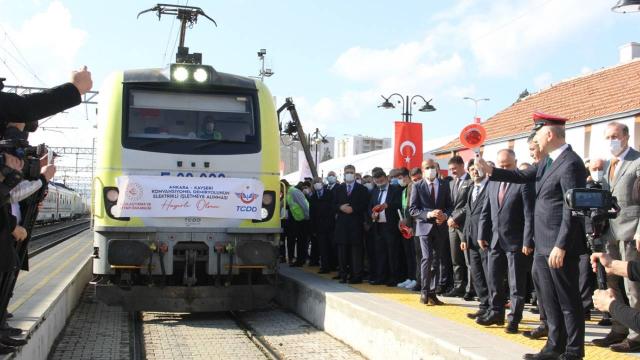 Ankara-Kayseri demir yolu hattı elektrikli işletmeye açıldı