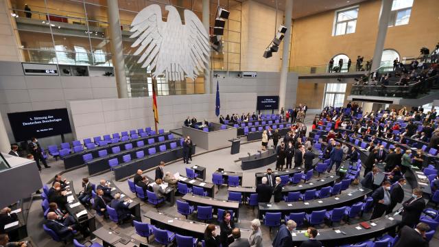 Alman parlamentosunda salgın tedbirleri artırıldı