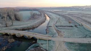 Edirne'de soğuk hava: Tarlalar buzla kaplandı
