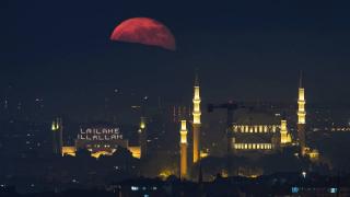 İstanbul'da dolunay gökyüzünü süsledi