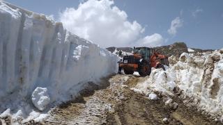 Antalya'nın karla kapanan yayla yolları açılıyor