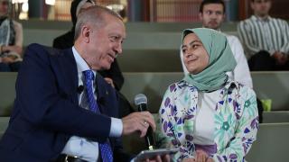 Cumhurbaşkanı Erdoğan, Nurullah Genç'in "Beni Yakışına" şiirini okudu