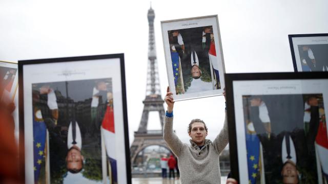 Macron'un belediyelerdeki portrelerini indiren eylemcilerin cezası onandı