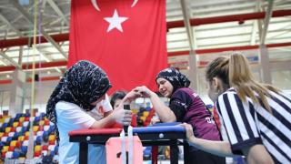 Adıyaman’da Bilek Güreşi Türkiye Şampiyonası yapılıyor