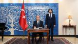 Bakan Akar, Türkiye'nin İslamabad Büyükelçiliği'ni ziyaret etti