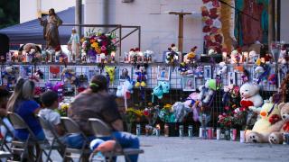 Texas'ta silahlı okul saldırısı: Hayatını kaybedenler anıldı