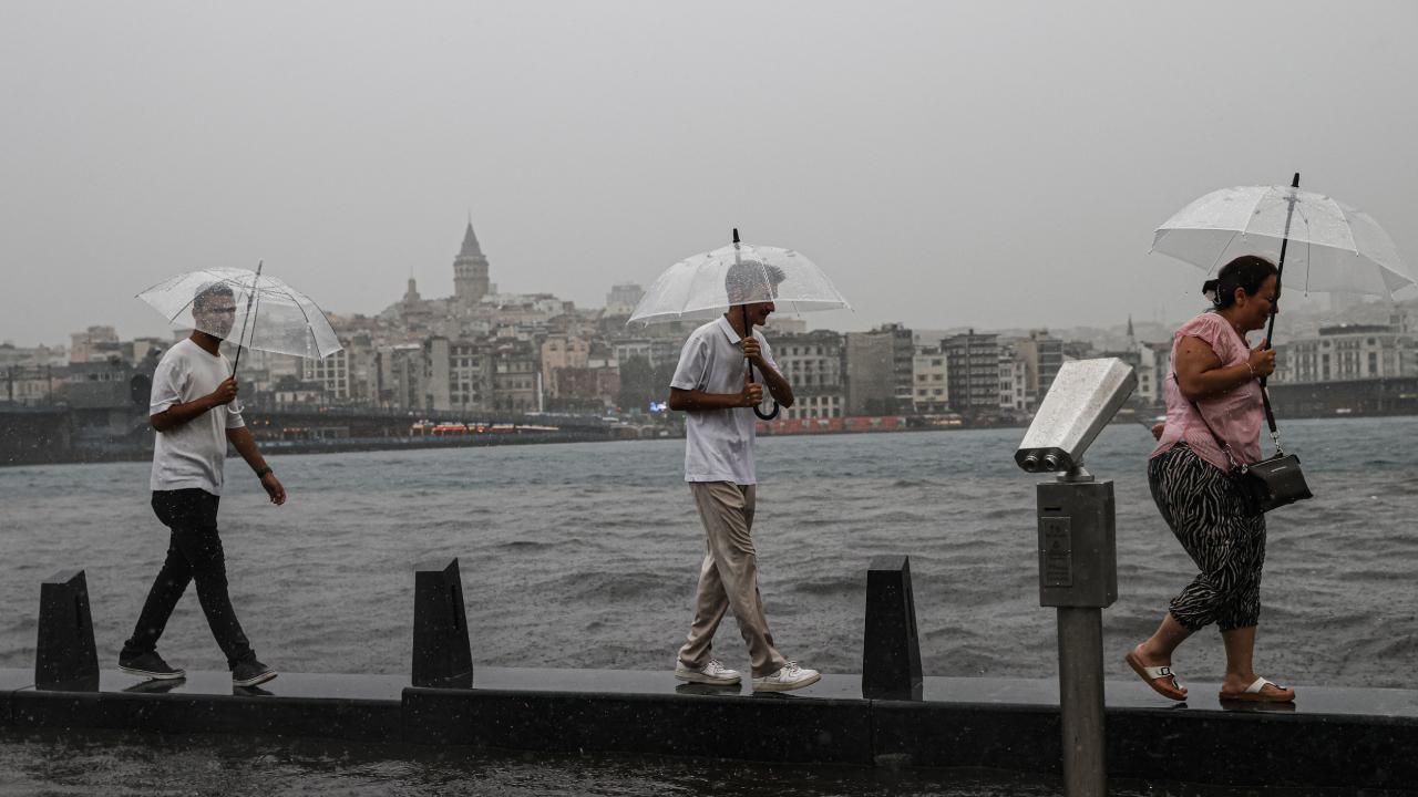 İstanbul&#039;da hafta sonu sağanak ve fırtına bekleniyor