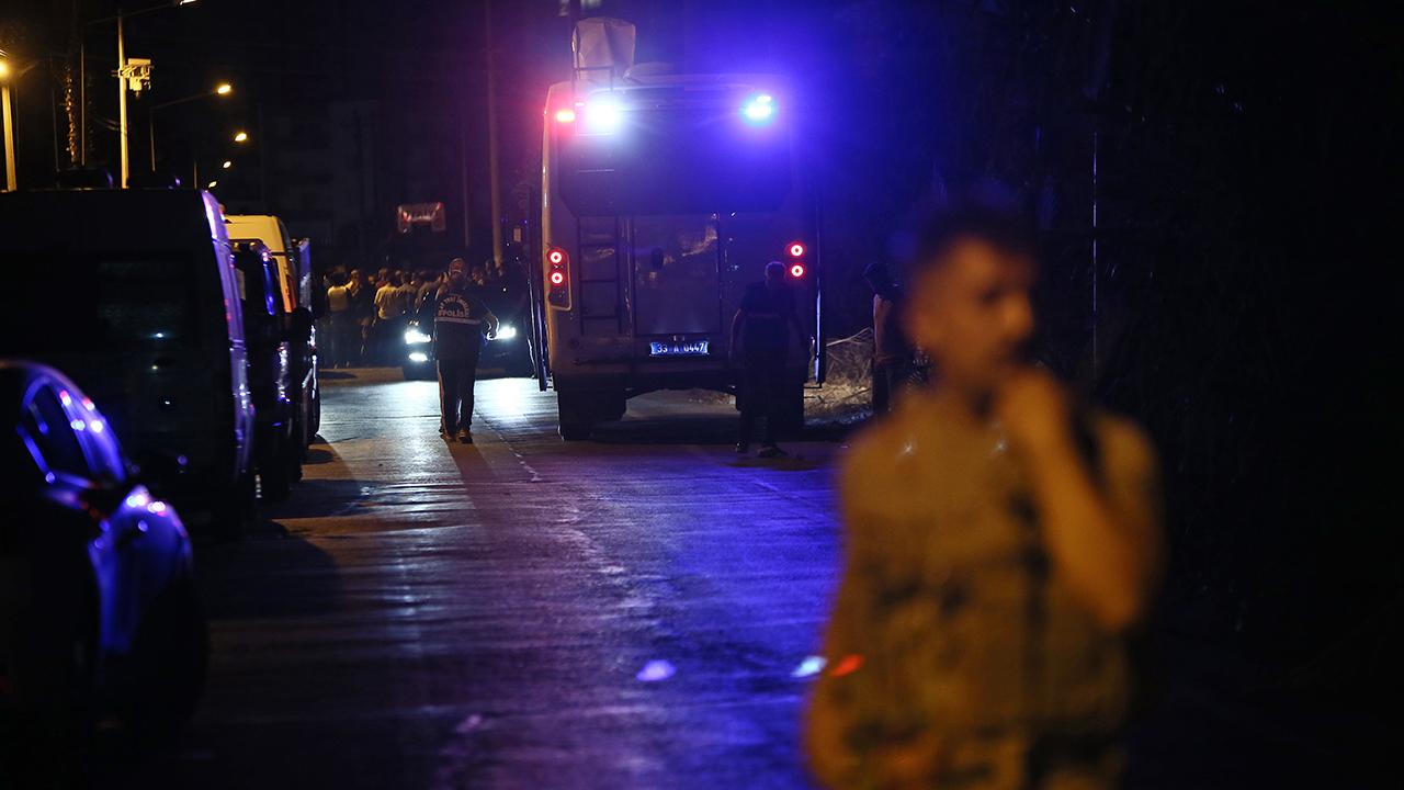 Mersin'de polisevine silahlı saldırı: 1 polis şehit oldu