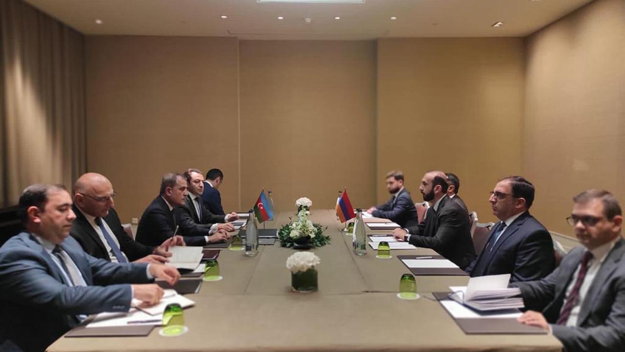 Azerbaycan ve Ermenistan dışişleri bakanları Cenevre'de buluştu